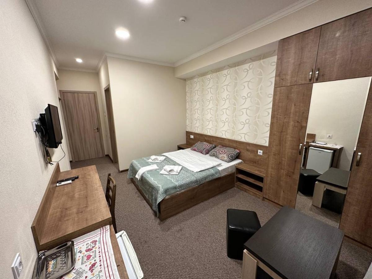 טביליסי 5 Rooms Near 300 Aragveli Metro Station מראה חיצוני תמונה