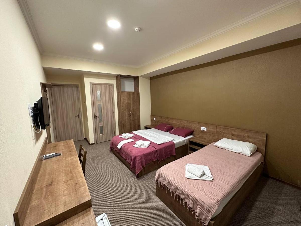 טביליסי 5 Rooms Near 300 Aragveli Metro Station מראה חיצוני תמונה