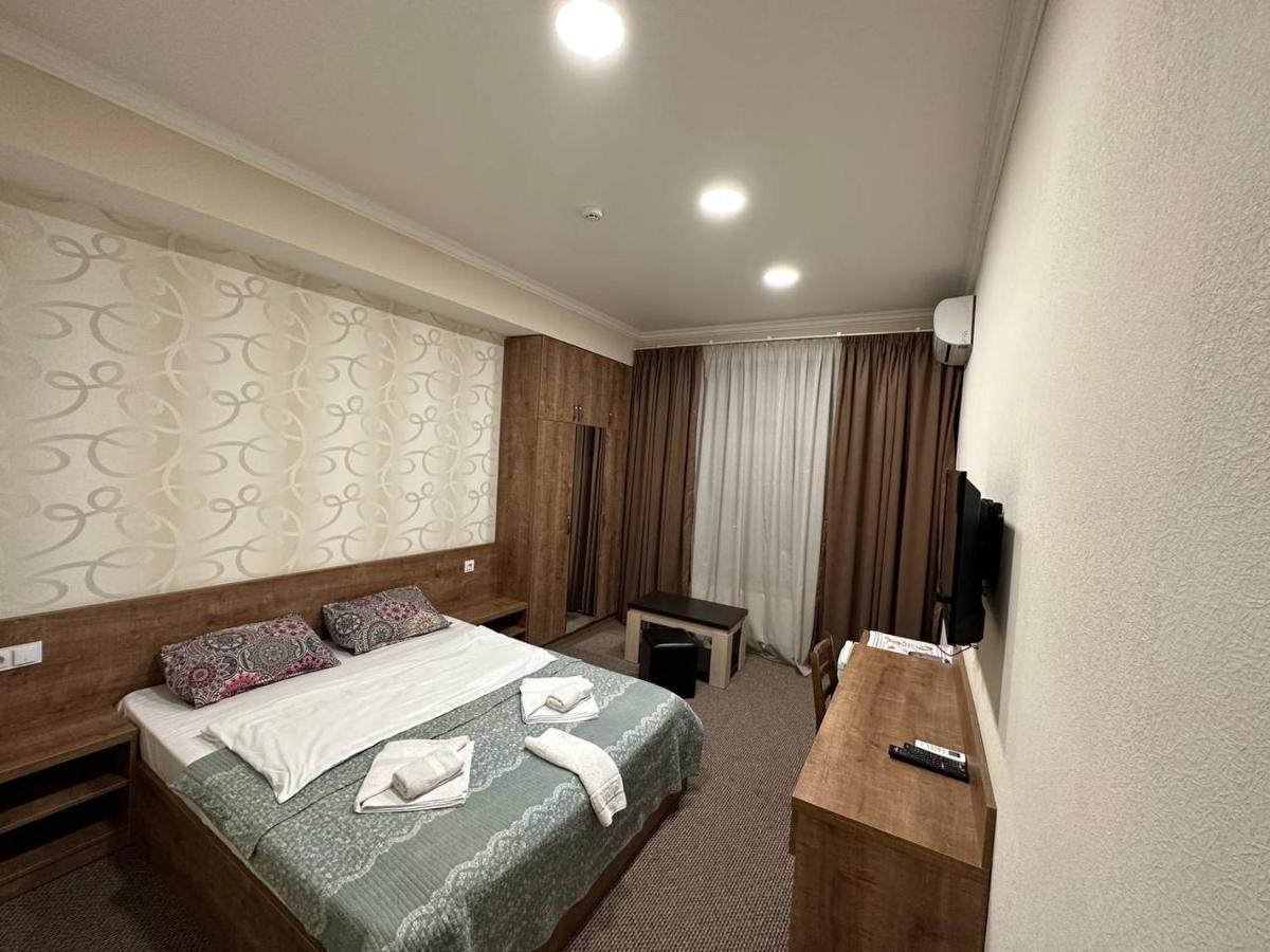 טביליסי 5 Rooms Near 300 Aragveli Metro Station מראה חיצוני תמונה