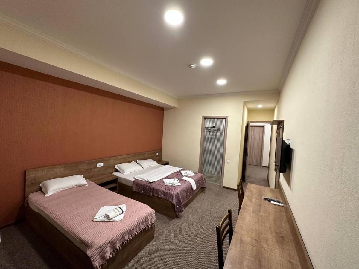 טביליסי 5 Rooms Near 300 Aragveli Metro Station מראה חיצוני תמונה