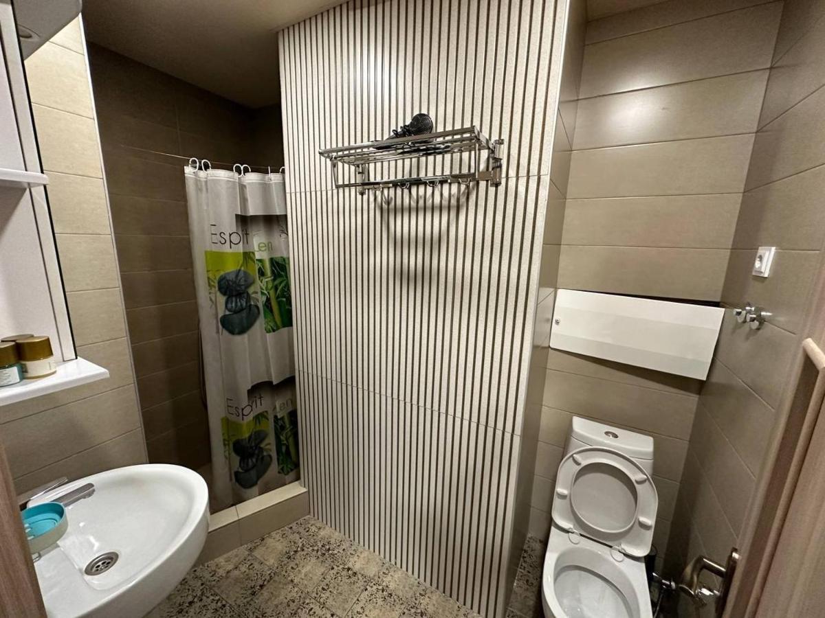 טביליסי 5 Rooms Near 300 Aragveli Metro Station מראה חיצוני תמונה