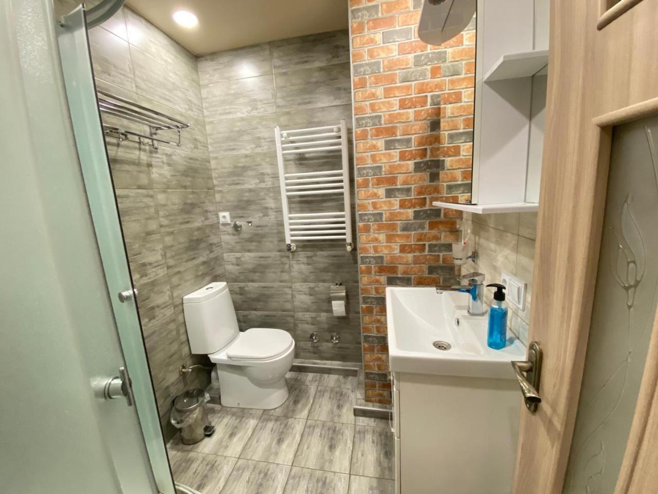 טביליסי 5 Rooms Near 300 Aragveli Metro Station חדר תמונה