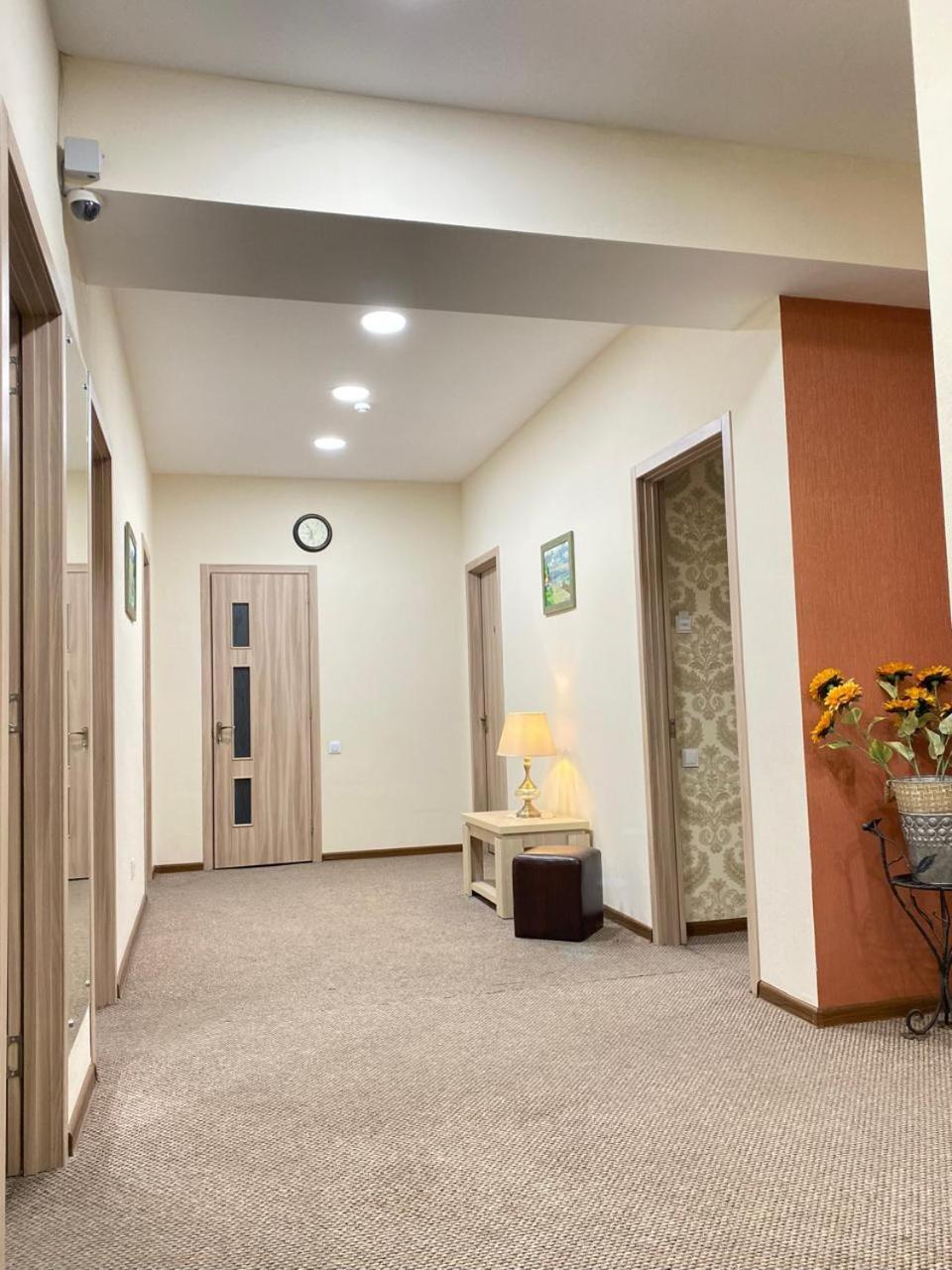טביליסי 5 Rooms Near 300 Aragveli Metro Station מראה חיצוני תמונה