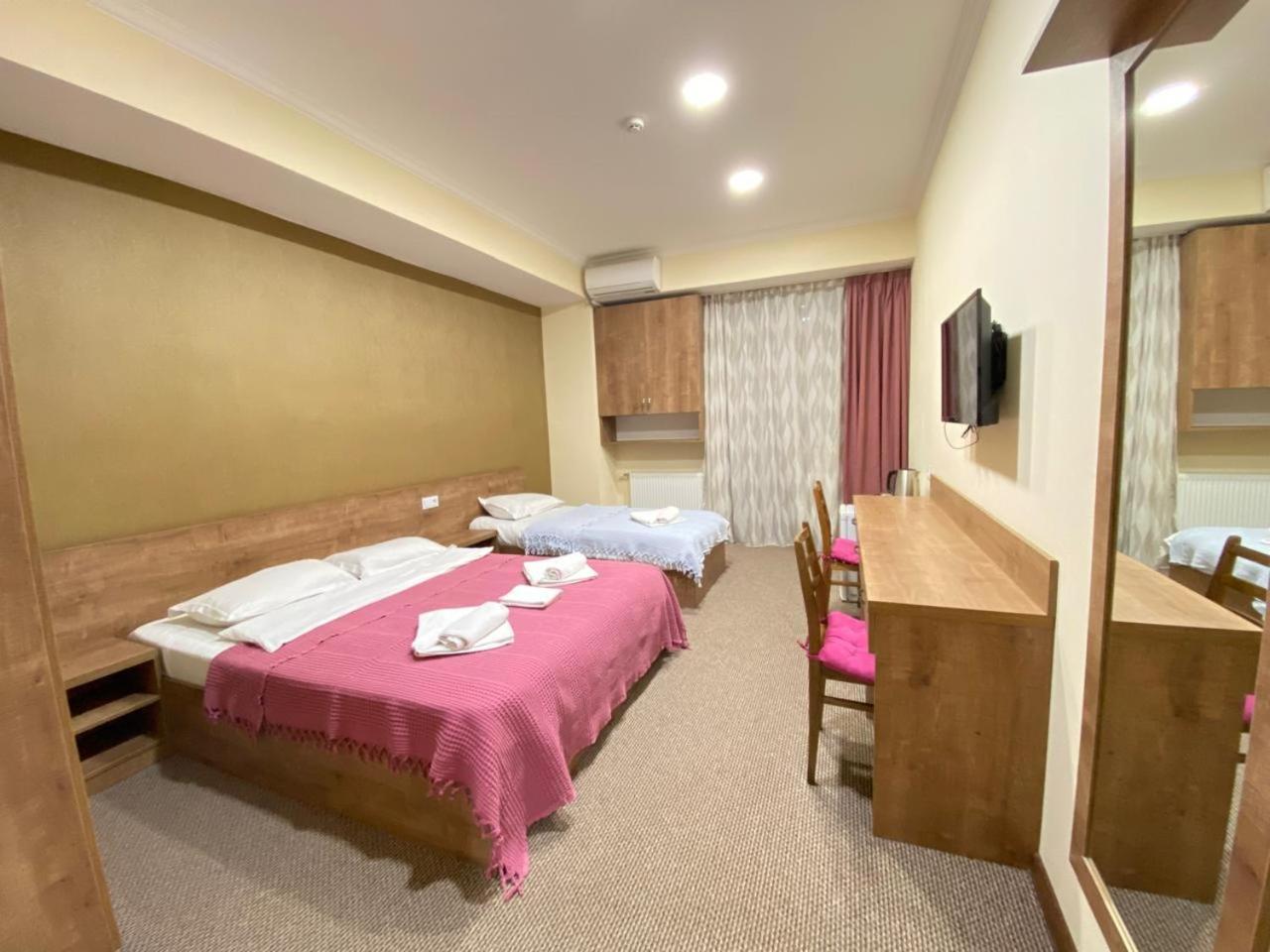 טביליסי 5 Rooms Near 300 Aragveli Metro Station חדר תמונה