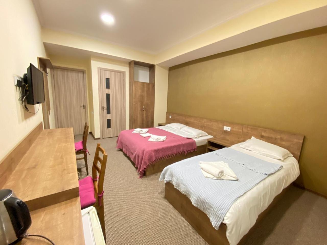 טביליסי 5 Rooms Near 300 Aragveli Metro Station מראה חיצוני תמונה
