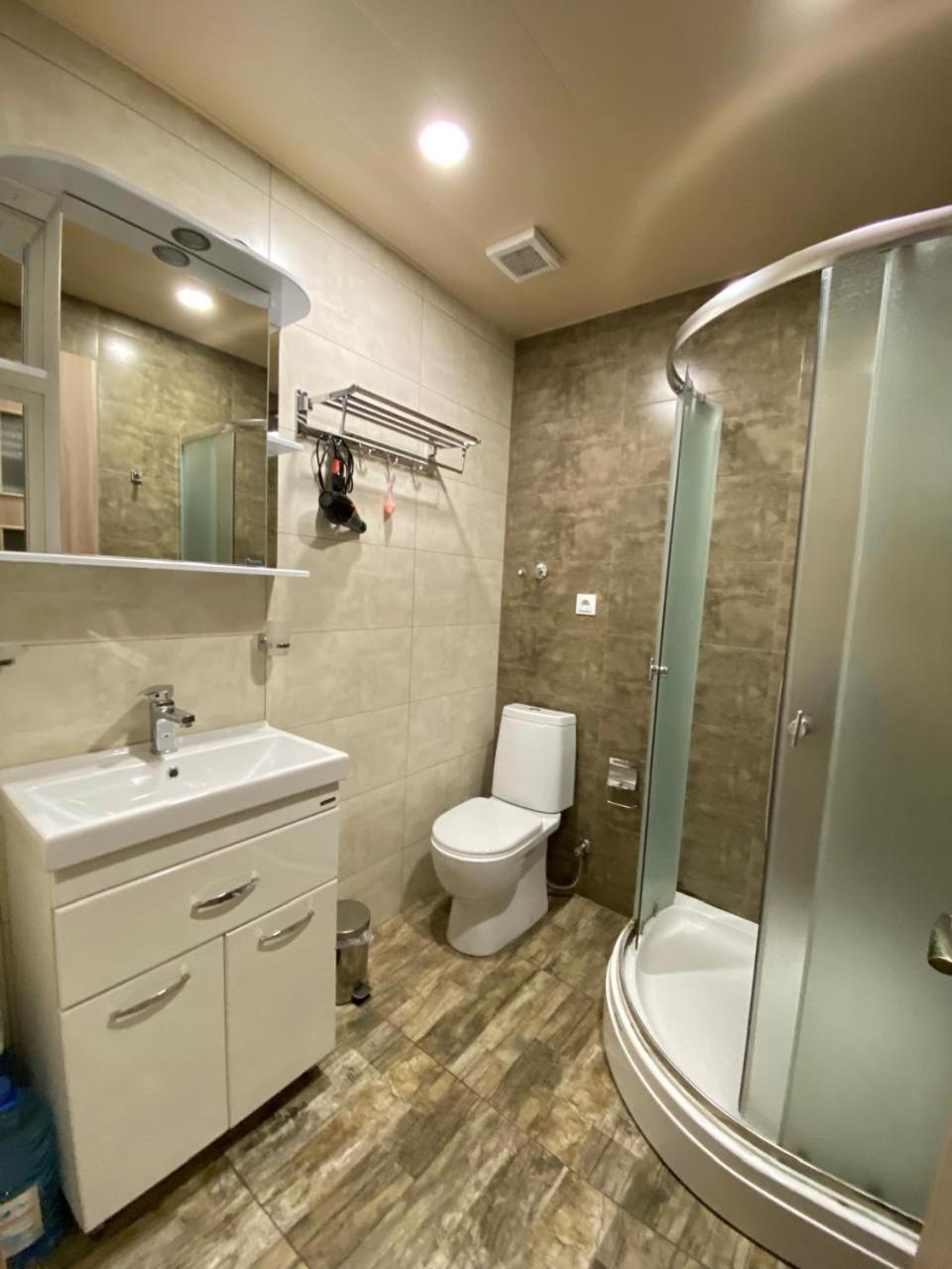 טביליסי 5 Rooms Near 300 Aragveli Metro Station חדר תמונה