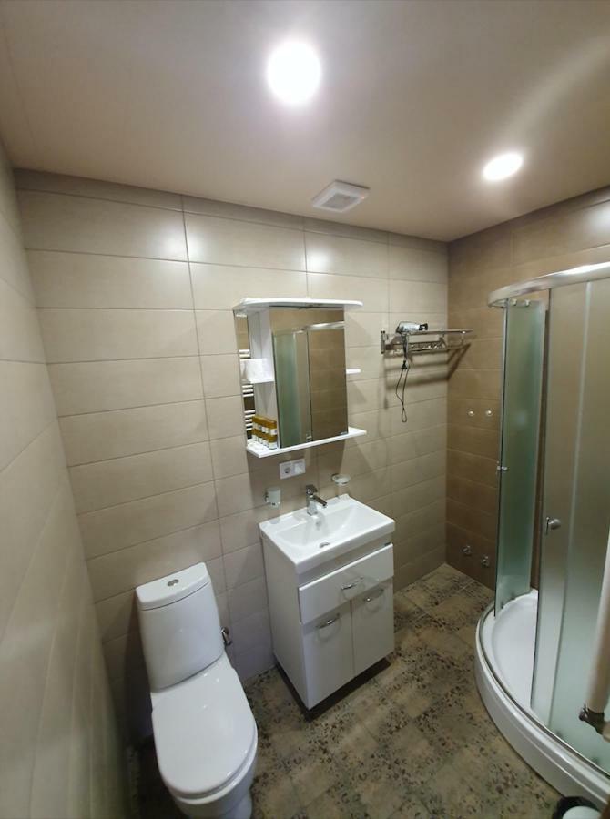 טביליסי 5 Rooms Near 300 Aragveli Metro Station מראה חיצוני תמונה