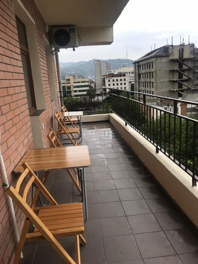 טביליסי 5 Rooms Near 300 Aragveli Metro Station מראה חיצוני תמונה