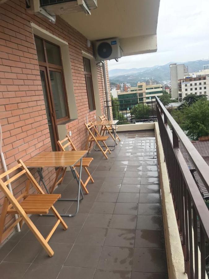 טביליסי 5 Rooms Near 300 Aragveli Metro Station מראה חיצוני תמונה